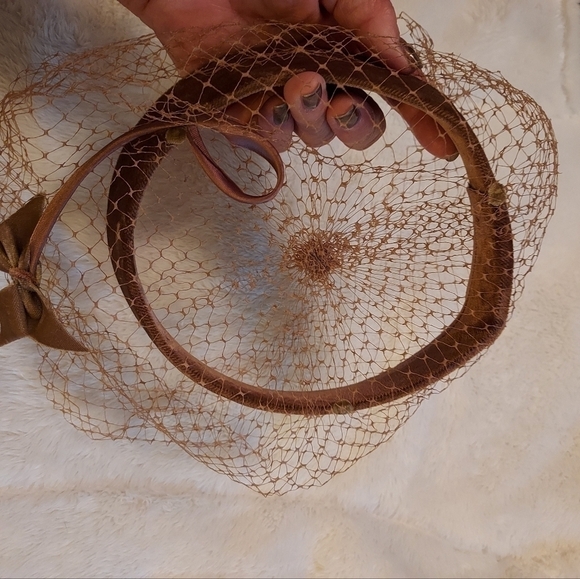 Vintage velvet with netting and velvet bow - Picture 8 of 11